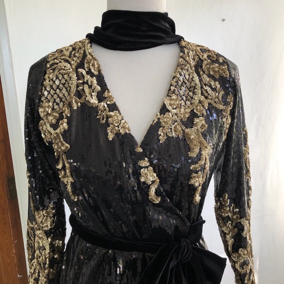 Nidodileda brand sparkle gold and black dress velvet tie at the neck and waist - Picture 2 of 11
